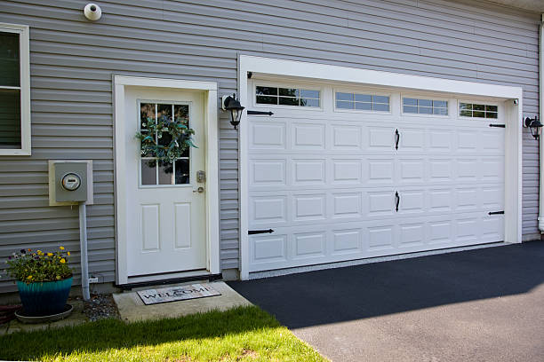 24/7 Emergency Garage Door Panel Replacement experts in Montrose, MN